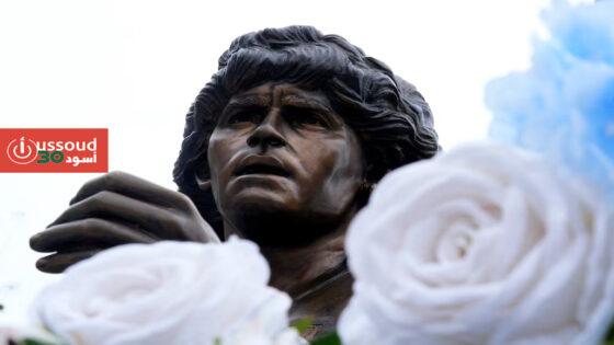 تمثال مارادونا يجوب شوارع نابولي لإحياء ذكرى ميلاد الأسطورة الأرجنتينية