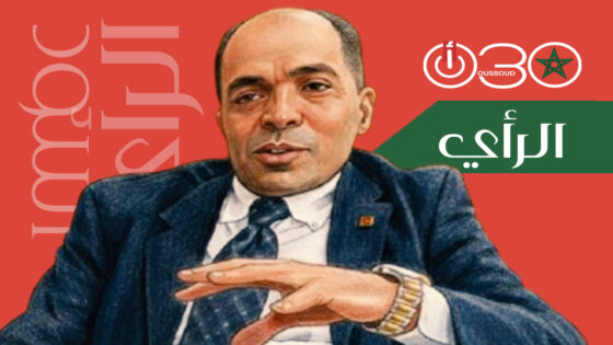 لاعبو كرة الطاولة الصينيين والأمريكيين يتصافحون في بطولة العالم 1971 رمزاً لدبلوماسية البينغ بونغ، مع شعار الأمم المتحدة للرياضة من أجل السلام والتنمية.
