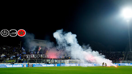 شعلات ضوئية ألقتها جماهير إنتر ميلانو قبل المباراة أمام كريمونيزي في الدوري الإيطالي الأحد الماضي