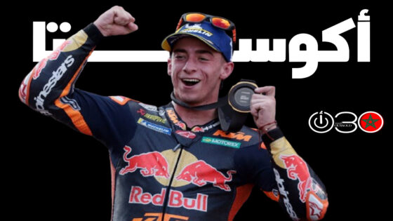 بيدرو أكوستا متسابق فريق (كي.تي.إم) بعد فوزه بسباق السرعة لجائزة تايلاند الكبرى.