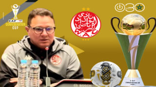 محمد أمين بنهاشم مدرب الوداد الرياضي خلال الندوة الصحفية قبل مباراة عزام التنزاني في كأس الكونفدرالية الإفريقية