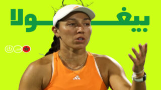 اللاعبة الأمريكية جيسيكا بيغولا خلال مباراتها أمام منافستها أماندا أنيسيموفا في نصف نهائي بطولة دبي للتنس