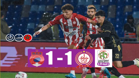 لقطة من مباراة الكوكب المراكشي وأولمبيك آسفي تظهر احتفال سيسي بالهدف الأول قبل تسجيل موسى كوني هدف التعادل في الدقائق الأخيرة.