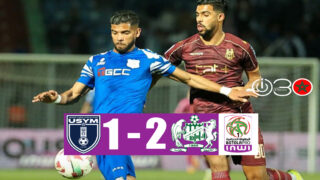 لاعبو الدفاع الحسني الجديدي يحتفلون بهدف الفوز أمام اتحاد يعقوب المنصور في ملعب العبدي ضمن الجولة 14 من البطولة الاحترافية إنوي 1