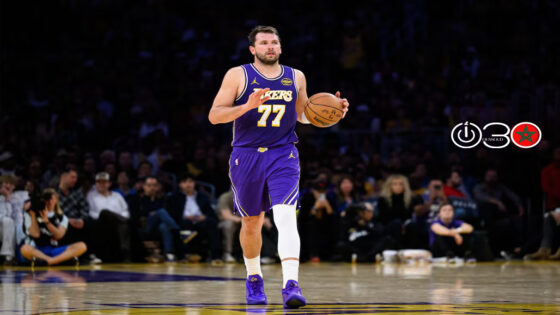 لوكا دونتشيتش لاعب لوس أنجلوس ليكرز خلال المباراة أمام بروكلين نتس بدوري السلة الأمريكي للمحترفين 