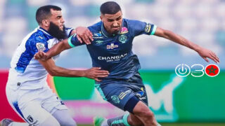 بدعوى إلغاء ركلة جزاء أمام يعقوب المنصور..الرجاء يطالب بالكشف عن تسجيلات “الفار”