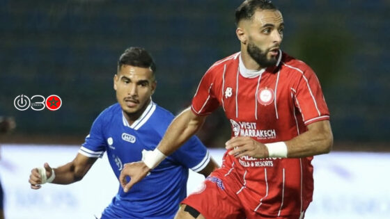`جانب من مباراة الكوكب المراكشي والدفاع الحسني الجديدي على ملعب الحارثي ضمن البطولة الاحترافية.`